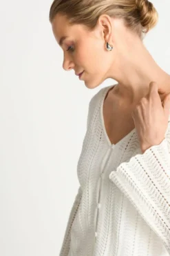 Ajour-Strickjacke mit Knöpfen