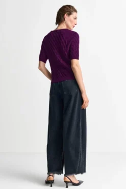 Barrel Jeans mit Fransensaum