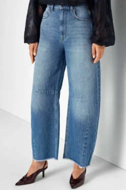 Baumwolljeans mit Fransensaum