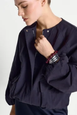 Blousonjacke mit Bindekragen