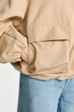 Blousonjacke mit Bindekragen