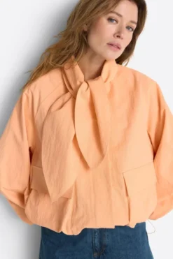 Blousonjacke mit Bindekragen