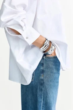 Bluse mit Perlmuttknöpfen