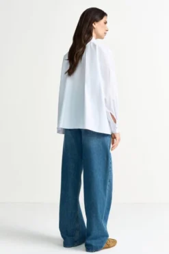 Bluse mit Perlmuttknöpfen