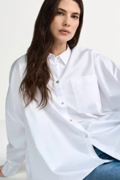 Bluse mit Perlmuttknöpfen