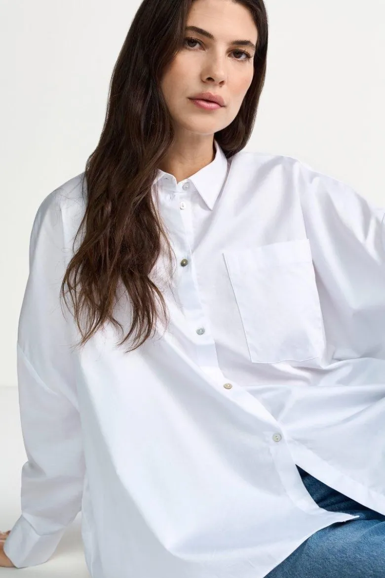 Bluse mit Perlmuttknöpfen