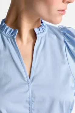 Bluse mit Rüschenkragen