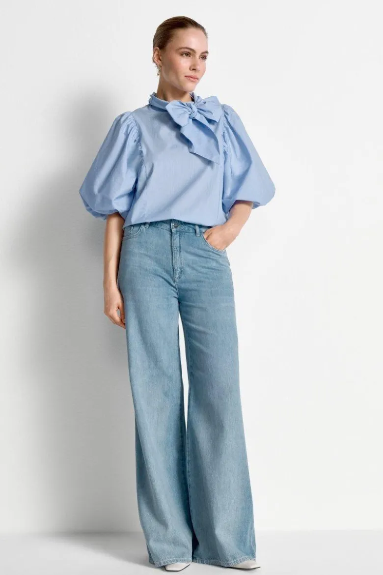 Bluse mit Schleifenkragen
