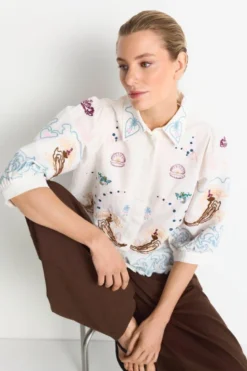 Bluse mit Stickerei