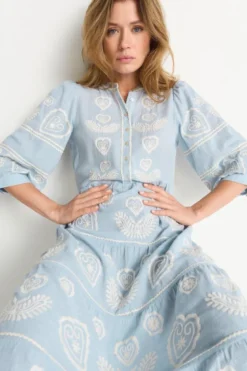 Boho-Kleid mit Stickerei
