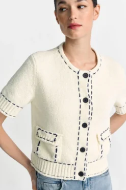 Bouclé-Cardigan mit Kontrastnähten