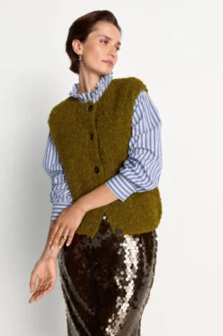 Bouclé-Strickweste mit Knopfleiste