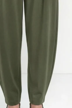 Bundfaltenhose in Barrel-Fit