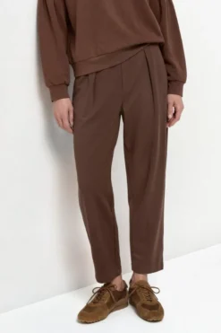 Bundfaltenhose in Barrel-Fit