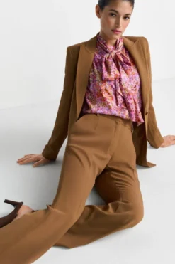 Camelfarbene Stoffhose