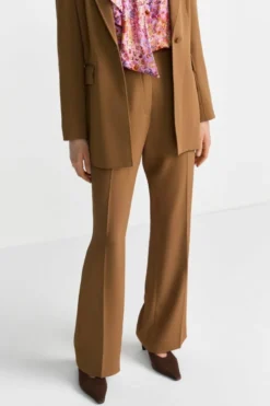 Camelfarbene Stoffhose