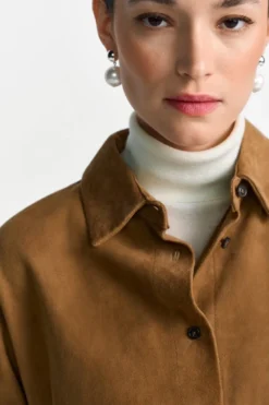 Cognacbraune Hemdjacke aus Velours
