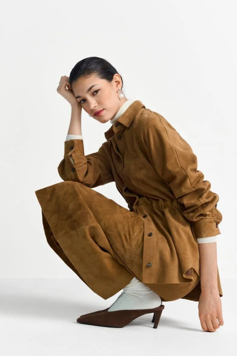 Cognacbraune Hemdjacke aus Velours