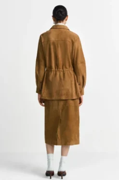 Cognacbraune Hemdjacke aus Velours