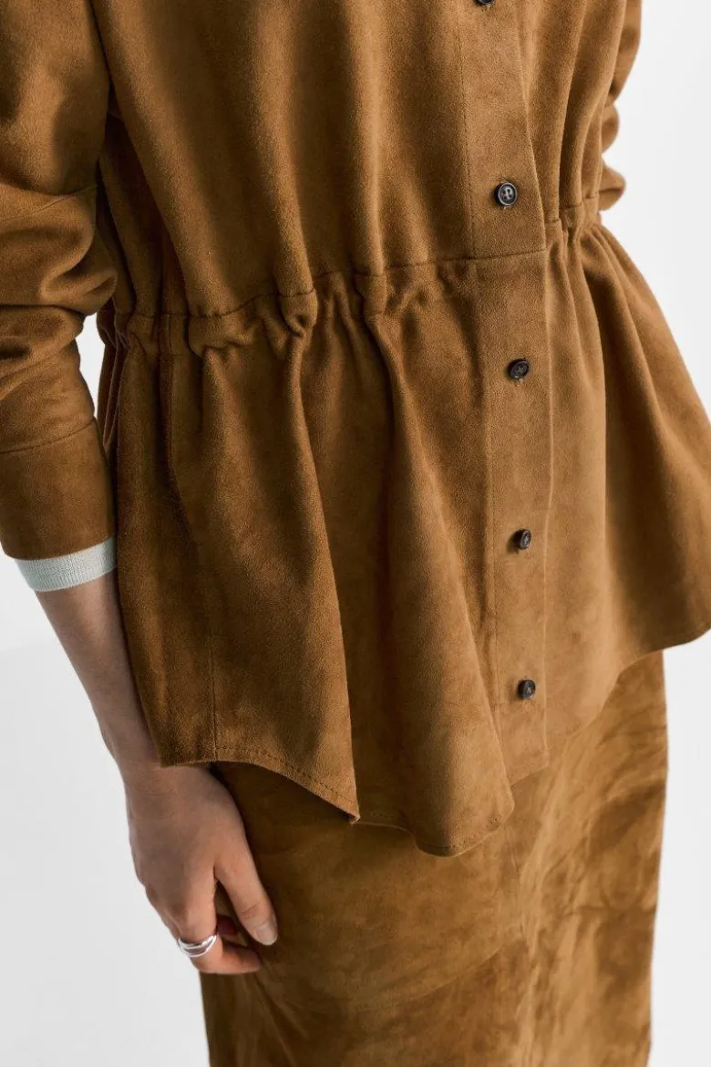 Cognacbraune Hemdjacke aus Velours