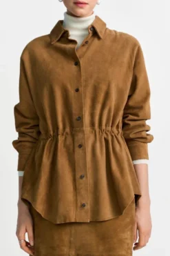Cognacbraune Hemdjacke aus Velours