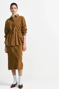 Cognacbraune Hemdjacke aus Velours