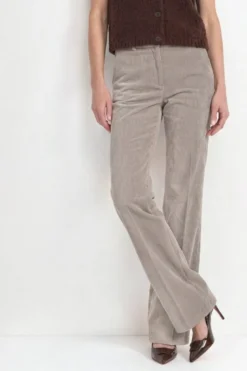 Cordhose mit weitem Bein