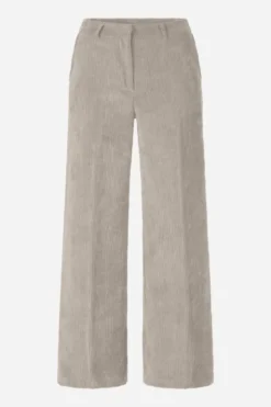 Cordhose mit weitem Bein
