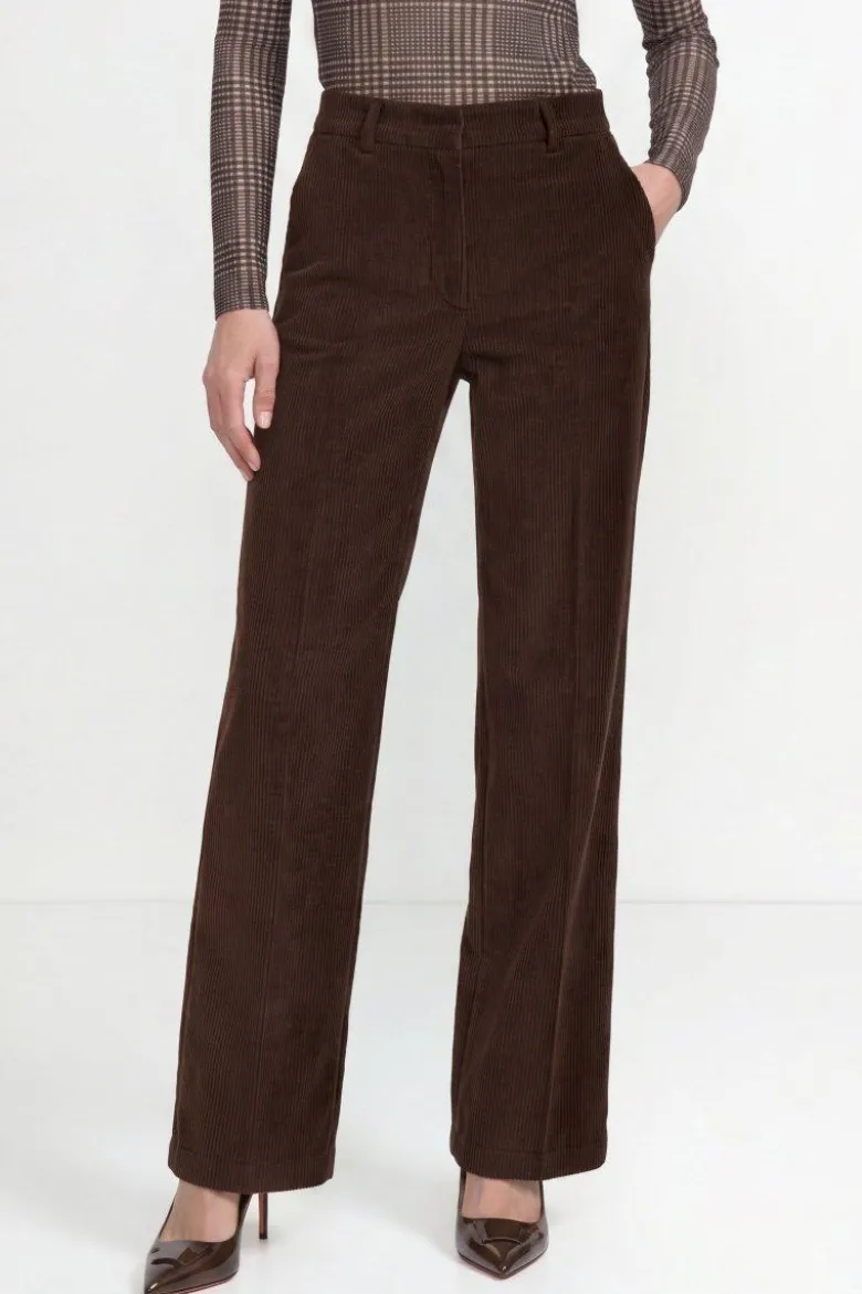 Cordhose mit weitem Bein