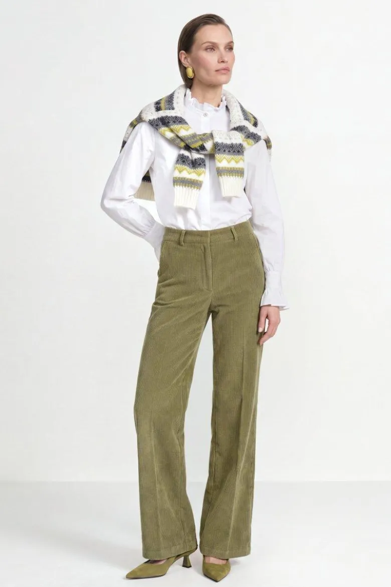 Cordhose mit weitem Bein