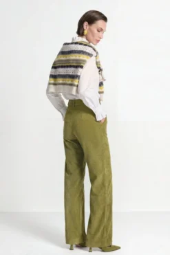 Cordhose mit weitem Bein