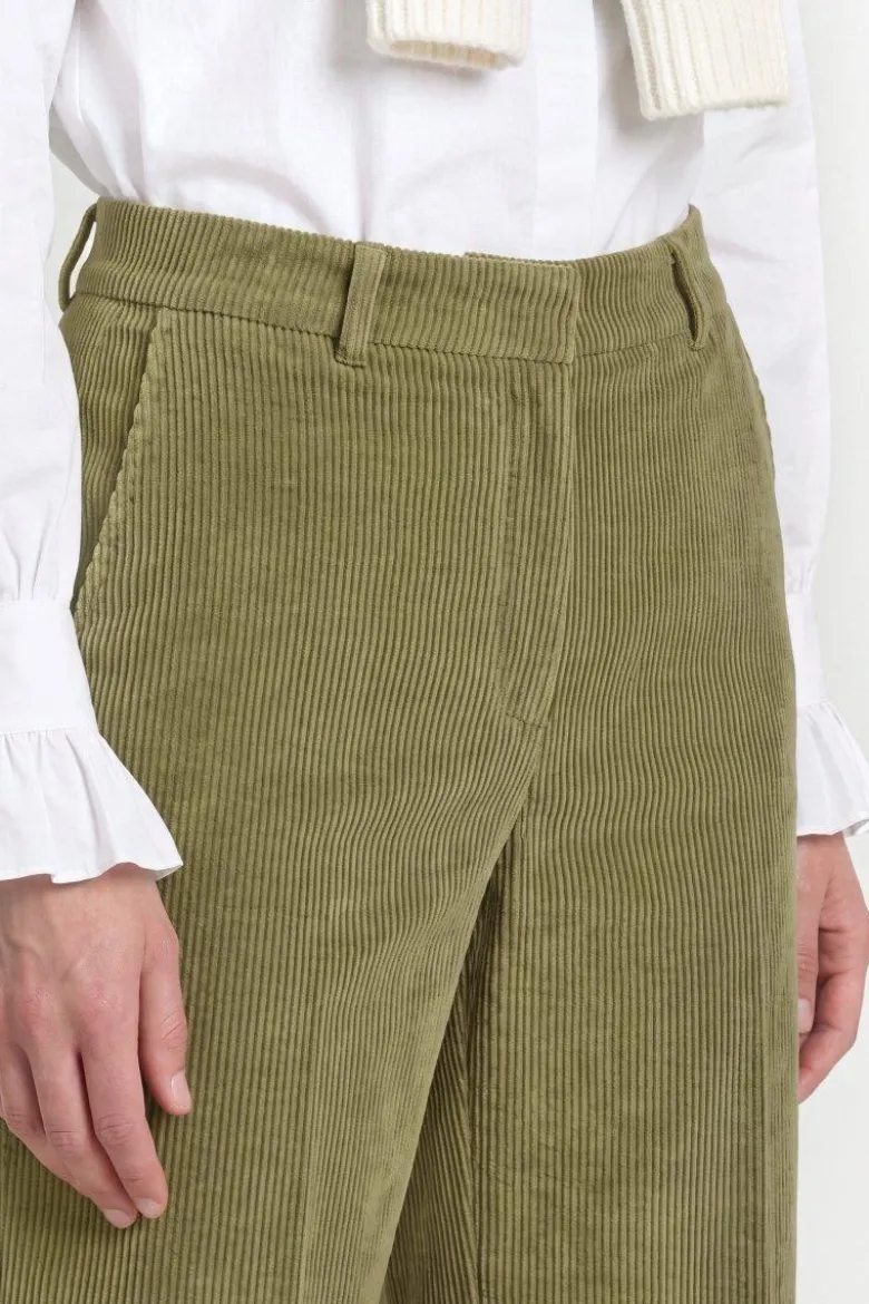 Cordhose mit weitem Bein