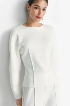 Cremefarbenes Sweatshirt mit Abnähern