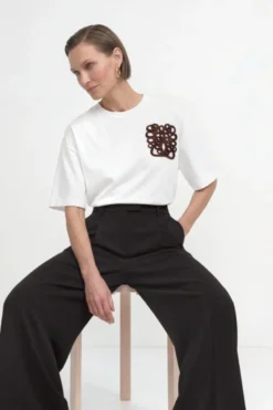 Cropped Baumwoll-T-Shirt mit 3D-Applikation