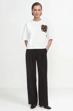Cropped Baumwoll-T-Shirt mit 3D-Applikation