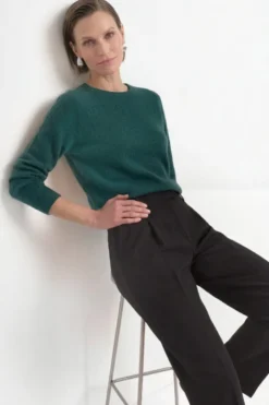 Cropped Pullover mit U-Boot-Ausschnitt