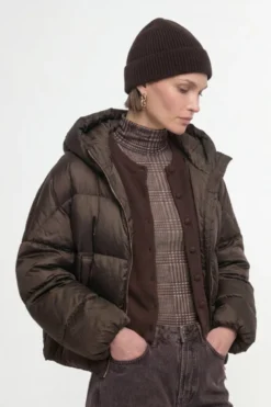 Daunenjacke mit Kapuze