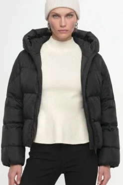 Daunenjacke mit Kapuze