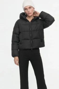 Daunenjacke mit Kapuze