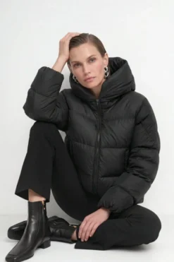 Daunenjacke mit Kapuze