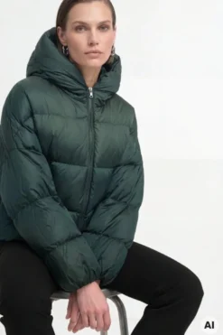 Daunenjacke mit Kapuze