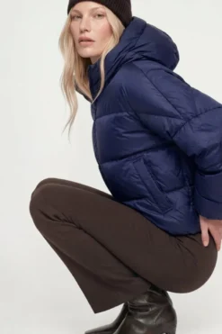 Daunenjacke mit Kapuze