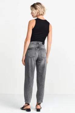Denim im Slouchy-Fit