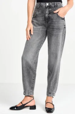 Denim im Slouchy-Fit
