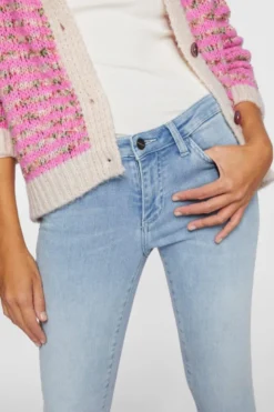 Denim in figurnahem Schnitt