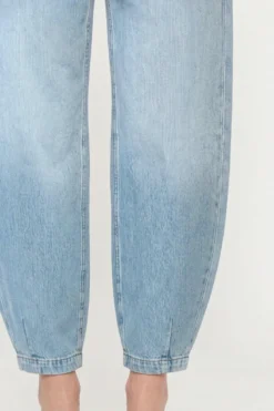 Denim in Slouchy Fit