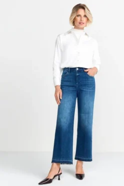 Denim mit ausgefranstem Saum