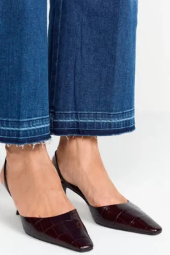 Denim mit ausgefranstem Saum