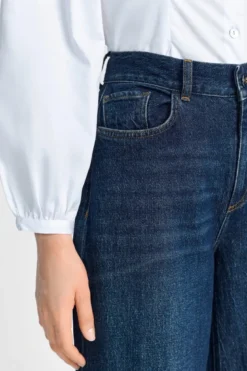 Dunkelblaue Jeans mit Umschlagsaum