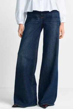 Dunkelblaue Jeans mit Umschlagsaum